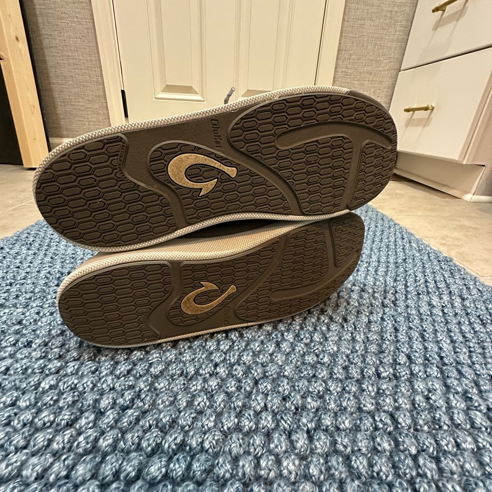 Men’s sneakers. EXCELLENT condition and just in time for Christmas!